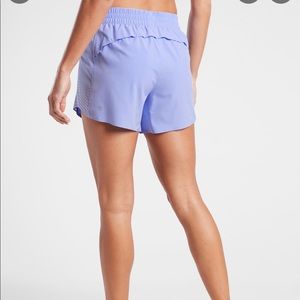 Athleta 4.5 Hustle Short in Blue